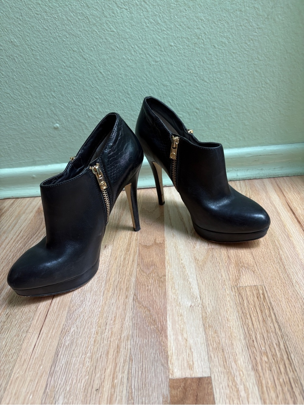 Michael Kors York Black Leather Platform Bootie High Heels 7.5 M